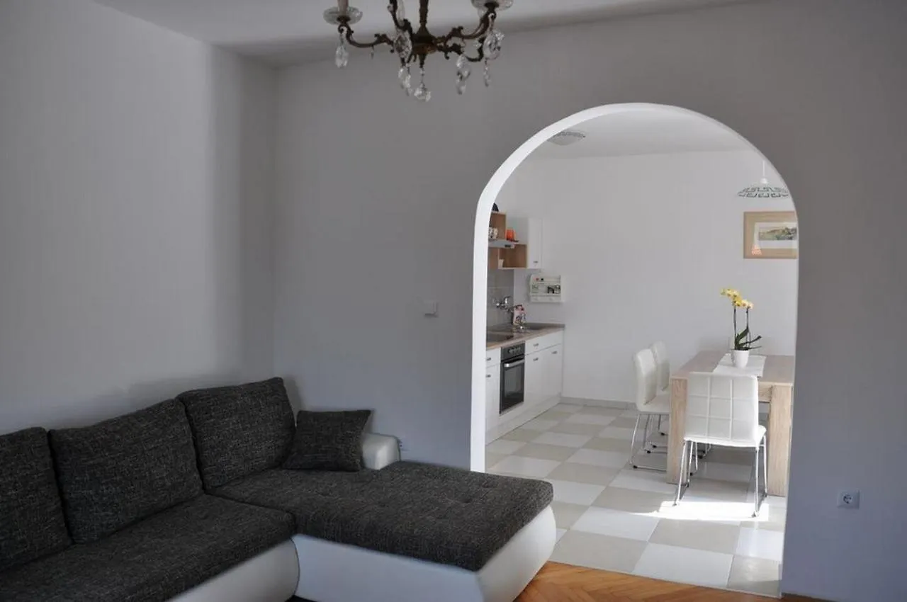 Apartments Maja Lopar